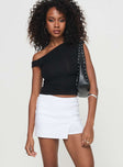 Mid rise skort Built-in shorts, split at leg, thick waistband Good stretch, unlined 