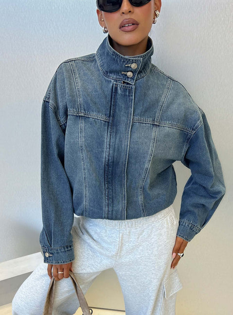 Alfea Bomberjacke aus Denim mit Trichterhals Mid Blue Wash
