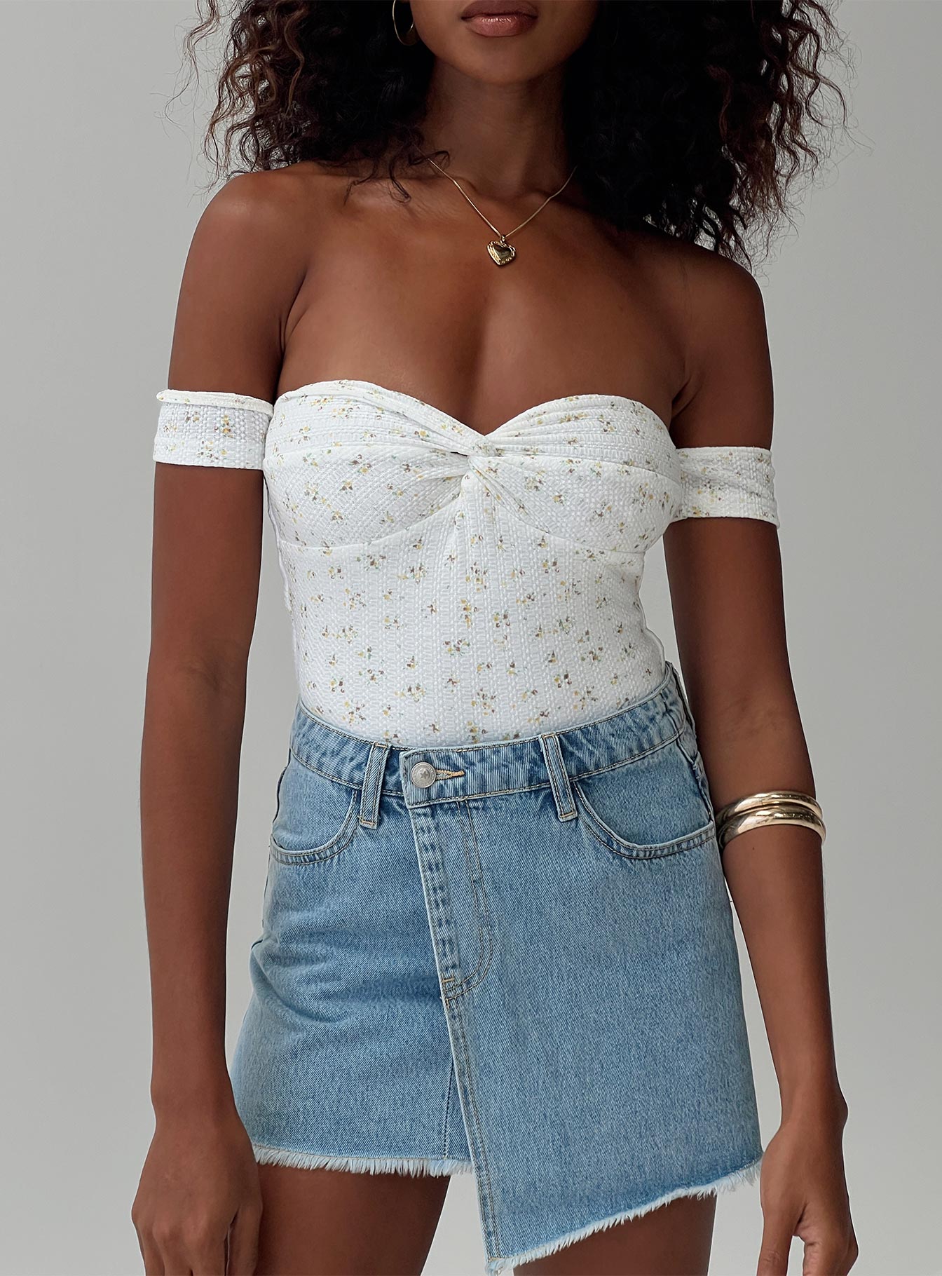 front view of model wearing Princess Polly Ezrah Bodysuit White Floral Short Sleeves Sweetheart 