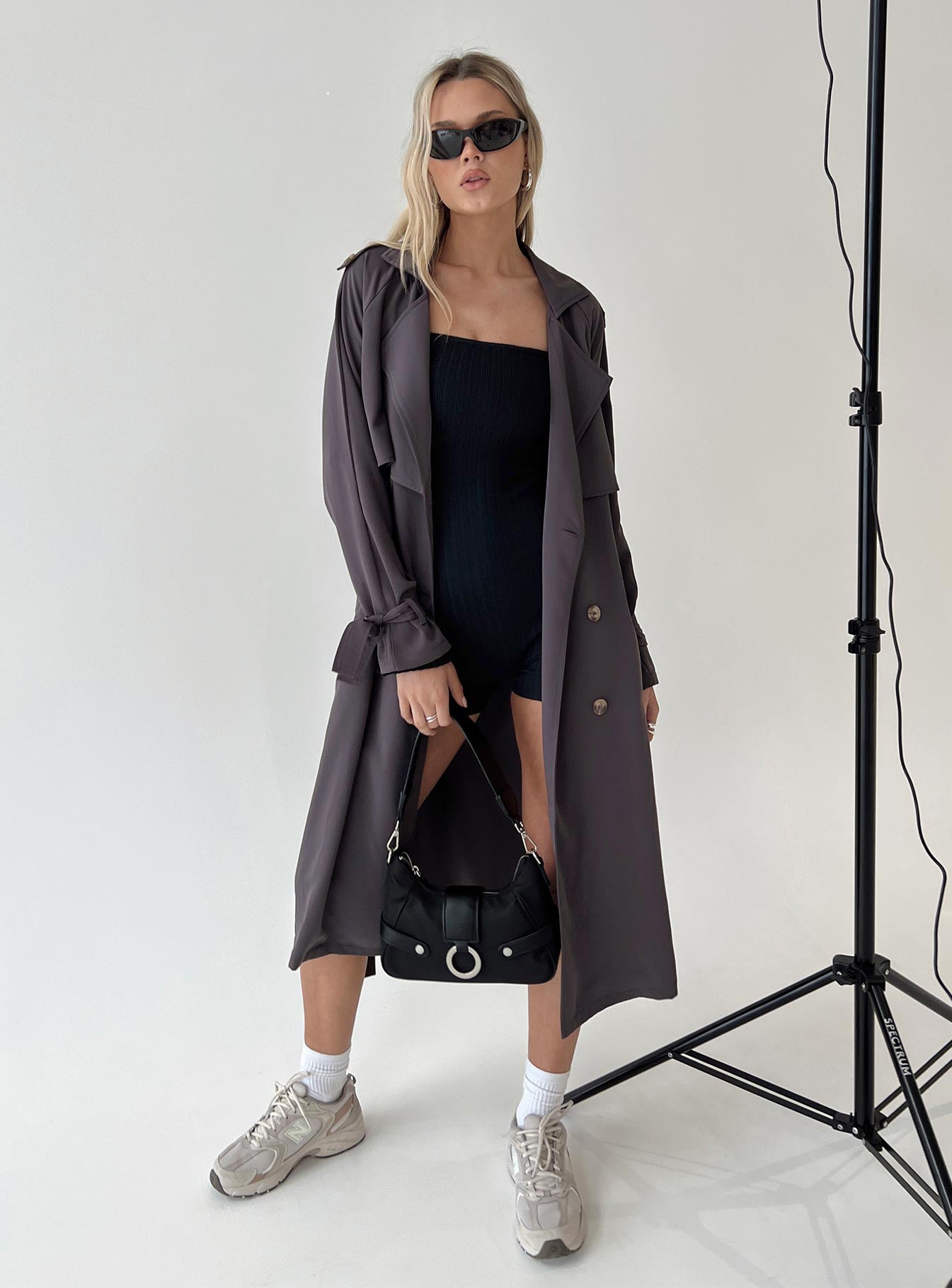 Trench coat Relaxed fit, wide lapel collar, double-breasted front, tie fastening, belt loops with detachable belt, twin hip pockets