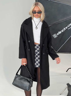 Longline coat Lapel collar, button fastening at front, front pockets Non-stretch, fully lined 