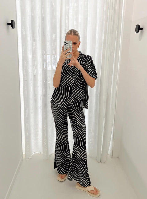 Matching set Graphic print Button up shirt Classic collar Drop shoulder  Button fastening at front Pants High rise Invisible zip fastening at side Elasticated waistband at back