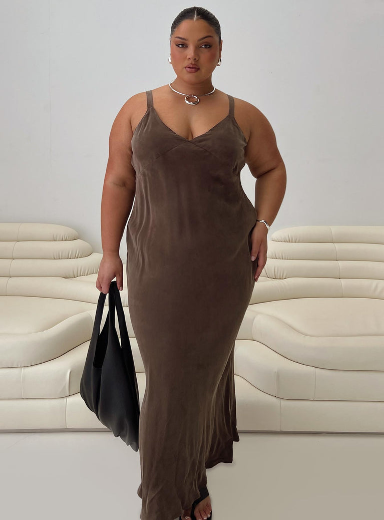 front view of model wearing Princess Polly Laurette Maxi Dress Brown Curve Plunger 