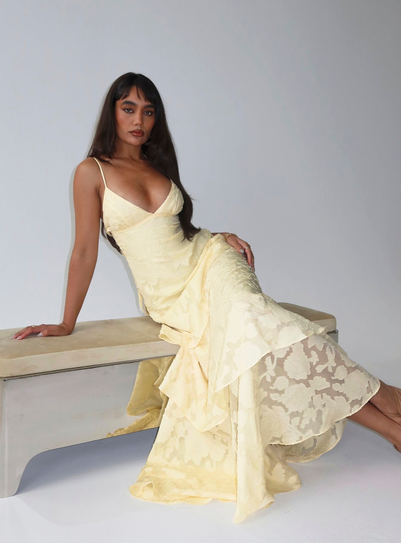 Lyricah Stufenmaxikleid mit Bindebändern Gelb