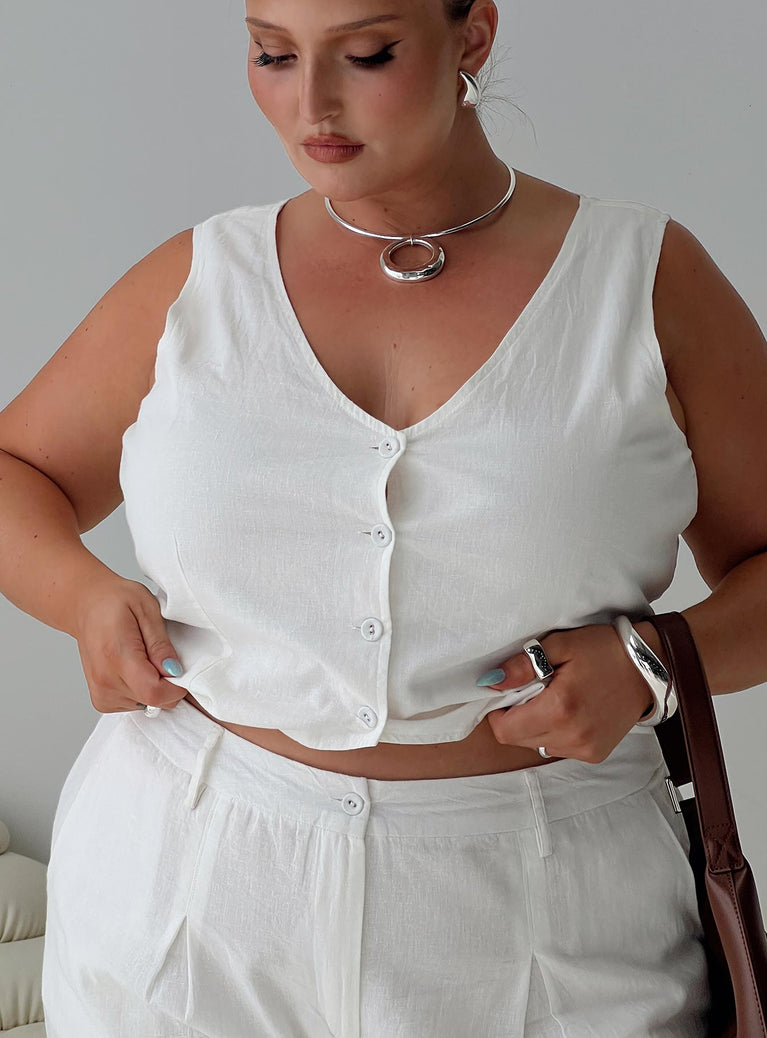 Princess Polly Curve  Vest top V-neckline, button fastening at front, split hem Non-stretch material, partially lined Princess Polly Lower Impact