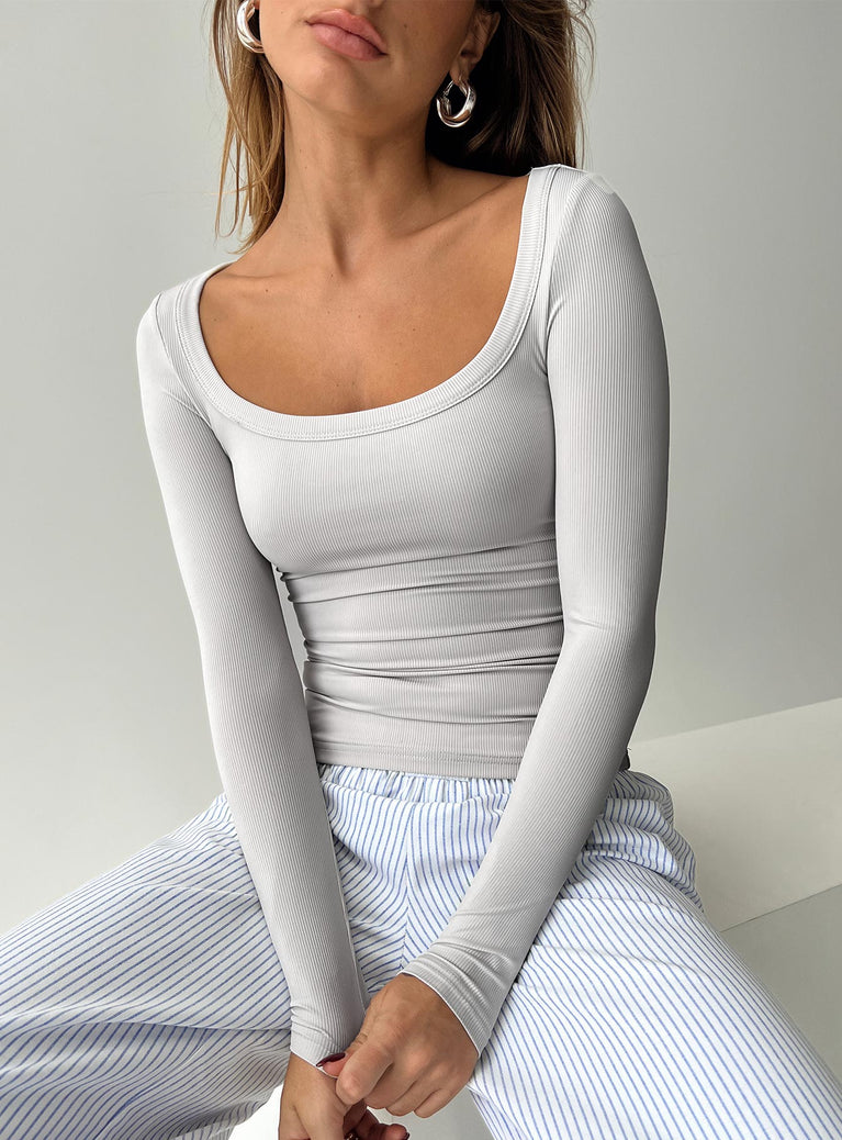 Long sleeve ribbed top with a scooped neckline Good stretch, lined body