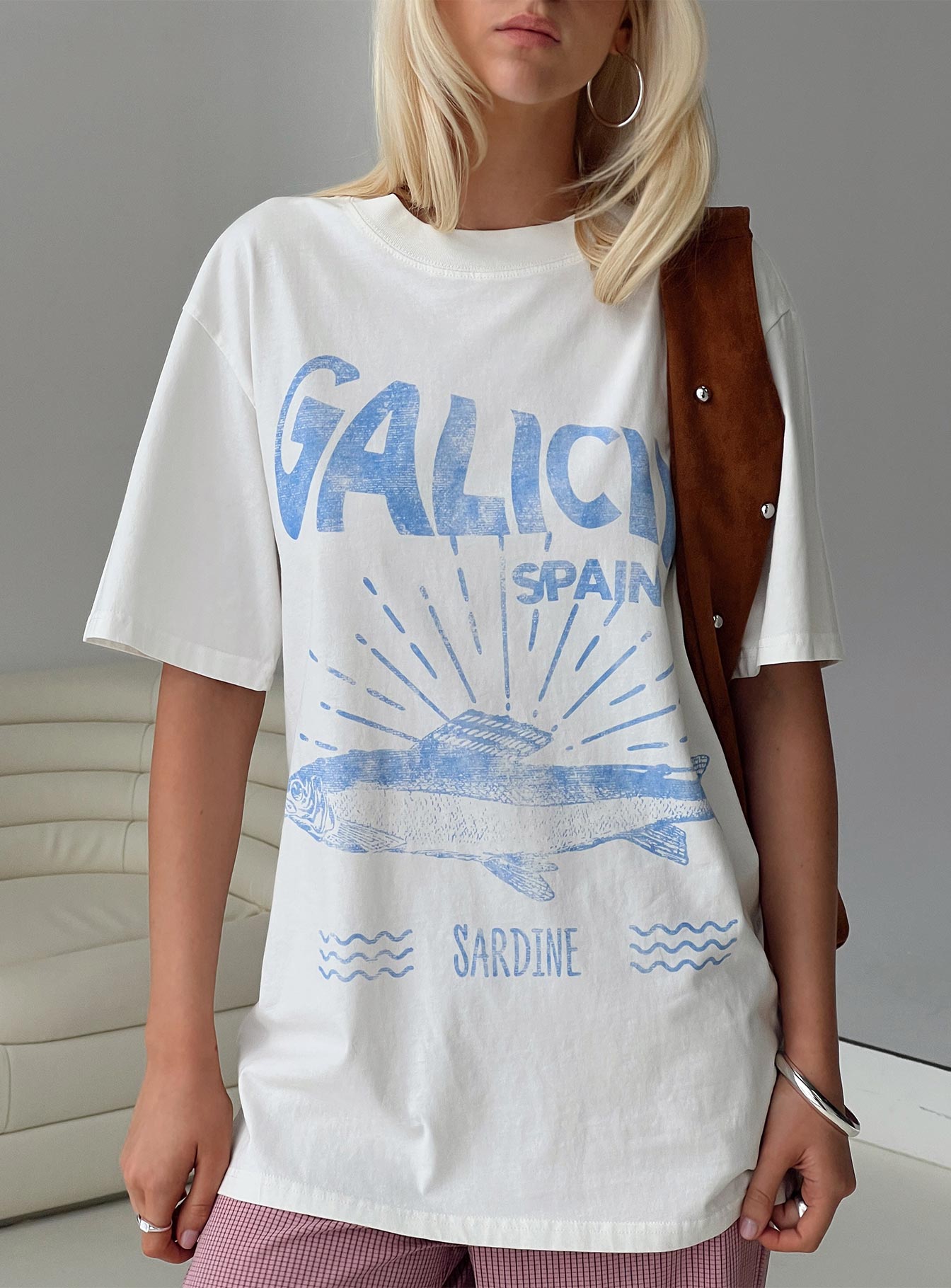 front view of model wearing Princess Polly Galicia Spain Graphic Top White / Blue Half Sleeves Crew Neck 