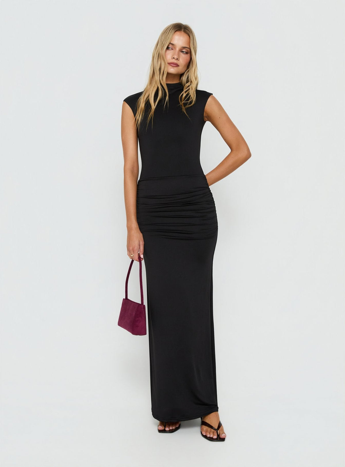Noemmi Maxikleid mit hohem Kragen und Raffungen, Schwarz
