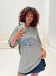 Oversized graphic tee Drop shoulder, crew neck Non-stretch material, unlined 