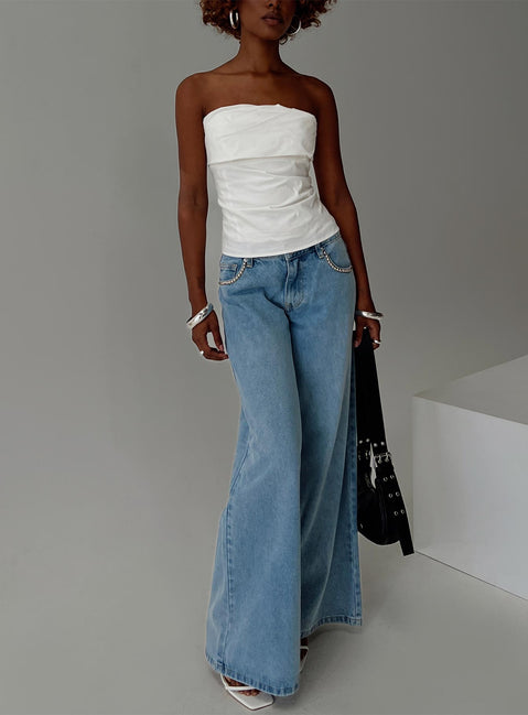 front view of model wearing Princess Polly Xandria Strapless Top White Sleeveless straight 