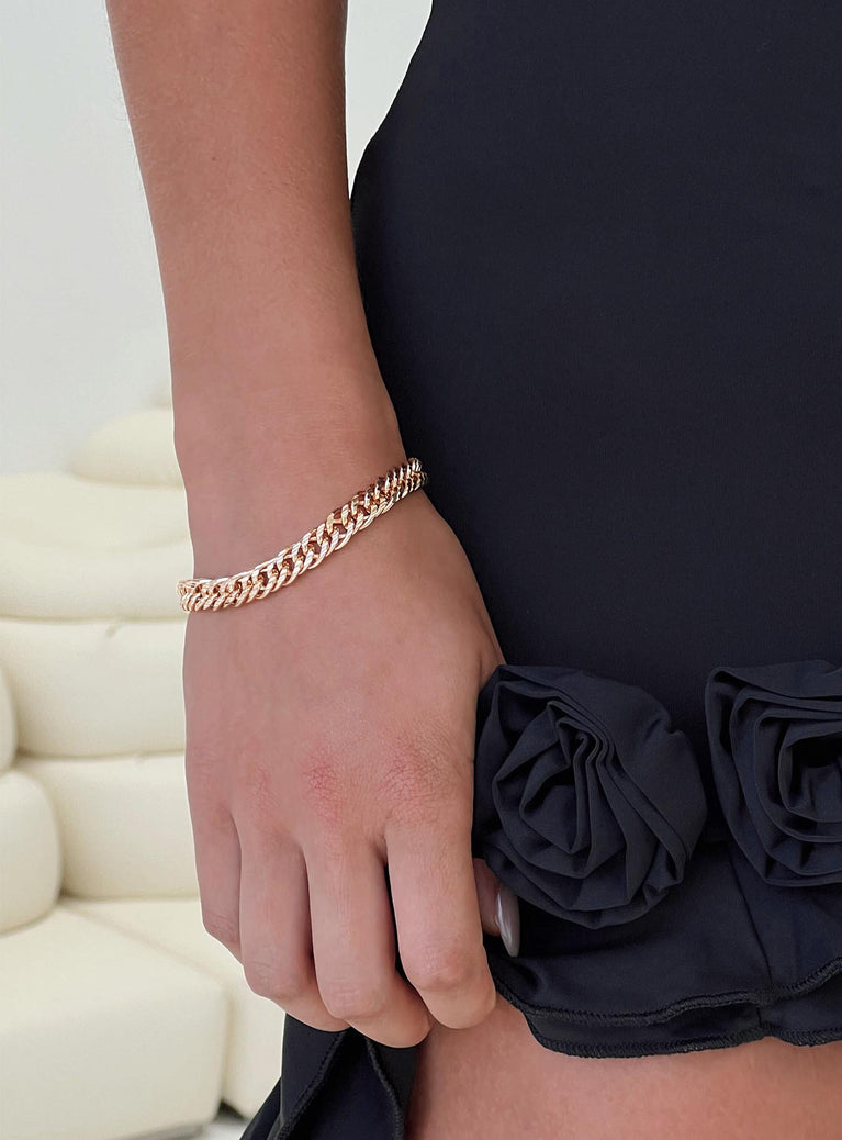 Gold-toned bracelet Chunky design, lobster clasp fastening