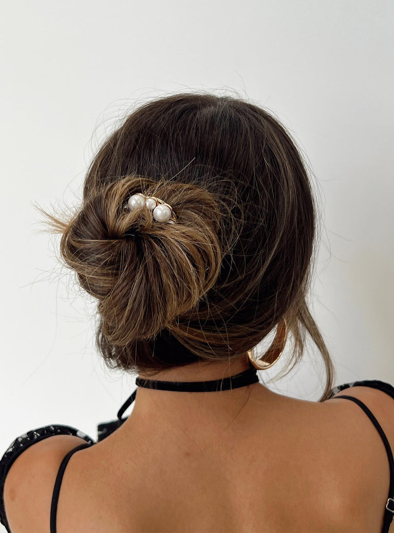 Gold toned hair pin Pearl detail Lightweight