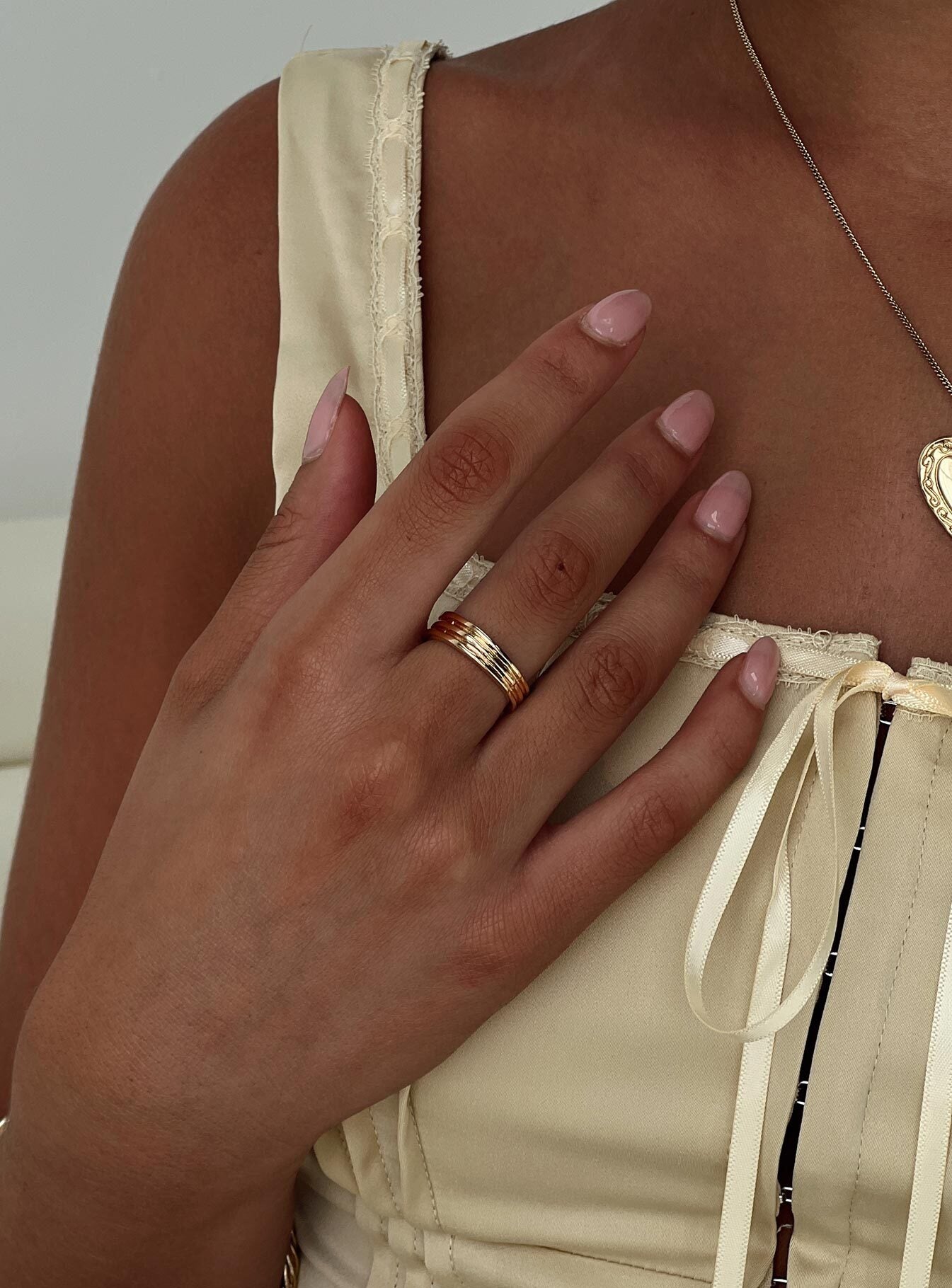 Gold-toned ring, lightweight