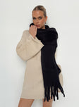 Scarf Soft knit material with good stretch 