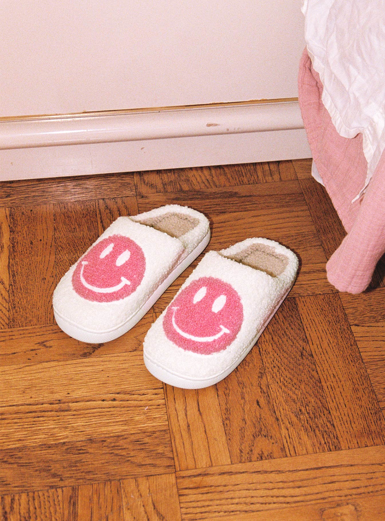 Slippers hot sale closed toe