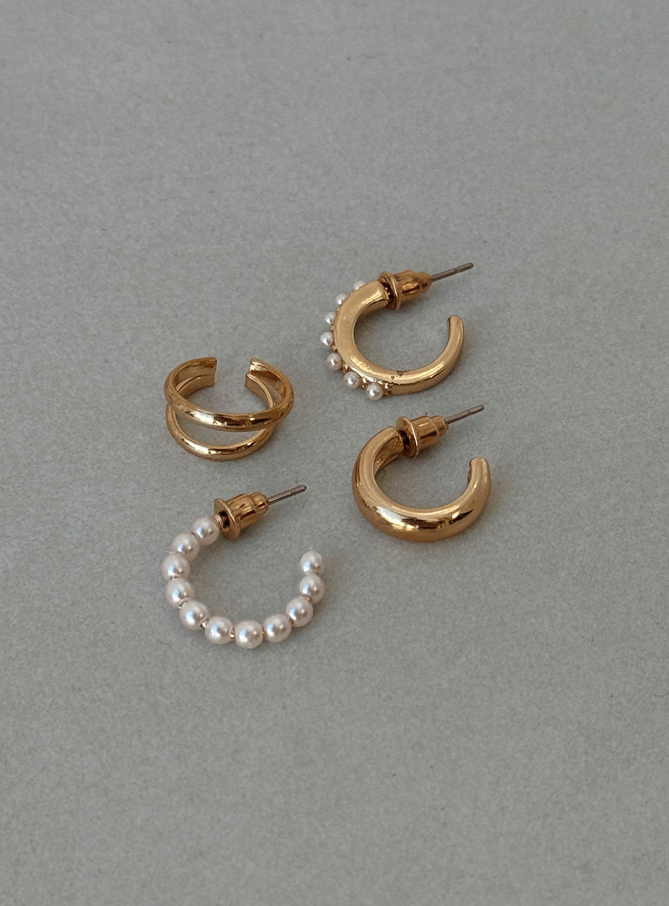 Earring pack Five earrings included, gold-toned, pearl detail, stud fastening