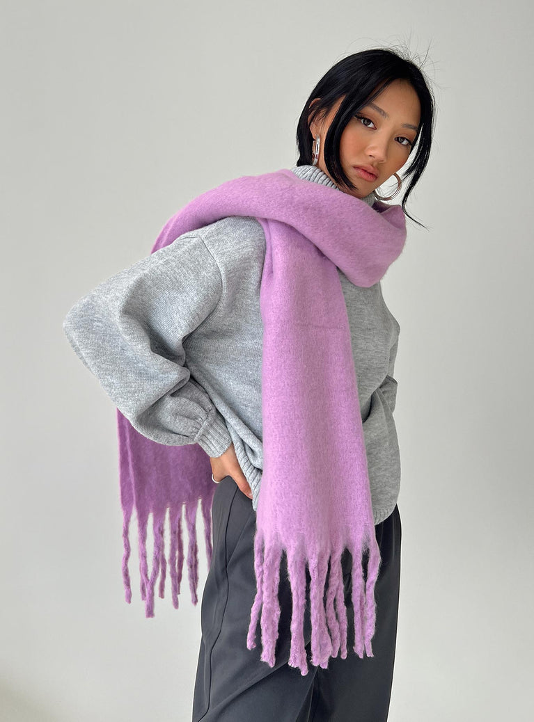 Scarf Soft knit material with good stretch 