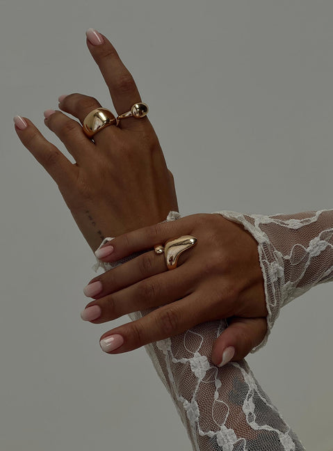 Gold-toned ring pack Pack of three, chunky style, lightweight