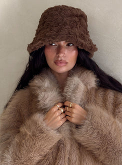 Frosty Fluffy Hat Chocolate