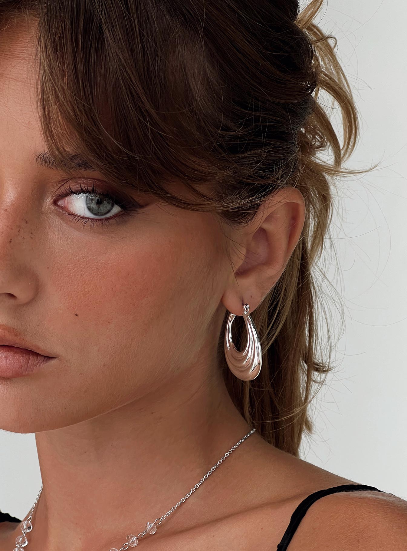 Gold-toned hoop earrings, clasp fastening