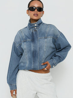 Alfea Bomberjacke aus Denim mit Trichterhals Mid Blue Wash