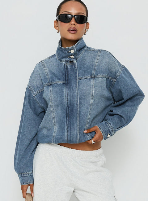 Alfea Bomberjacke aus Denim mit Trichterhals Mid Blue Wash