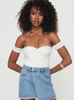 front view of model wearing Princess Polly Ezrah Bodysuit White Floral Short Sleeves Sweetheart 