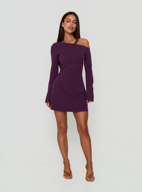Adrietta Langarm Off-Shoulder Minikleid Pflaume-Schwarz