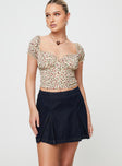 Front view of model wearing  front Princess Polly Short Sleeves Square Neck  Karian Top Floral