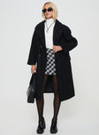 Longline coat Lapel collar, button fastening at front, front pockets Non-stretch, fully lined 