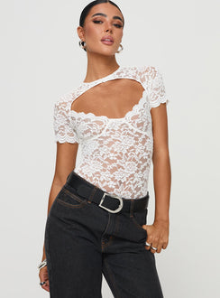 front view of model wearing Princess Polly Giallo Bodysuit White Short Sleeve 