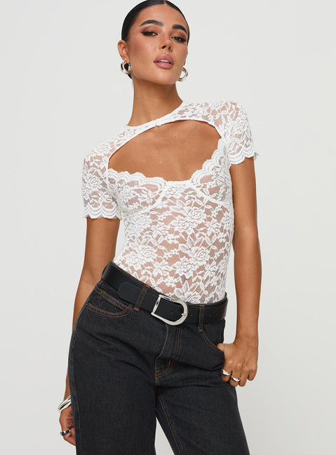 front view of model wearing Princess Polly Giallo Bodysuit White Short Sleeve 