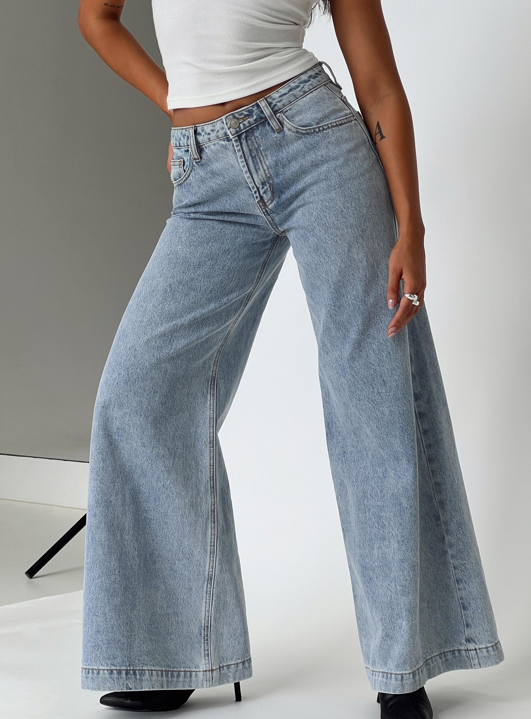 Toby Low Rise Baggy Jeans Light Wash