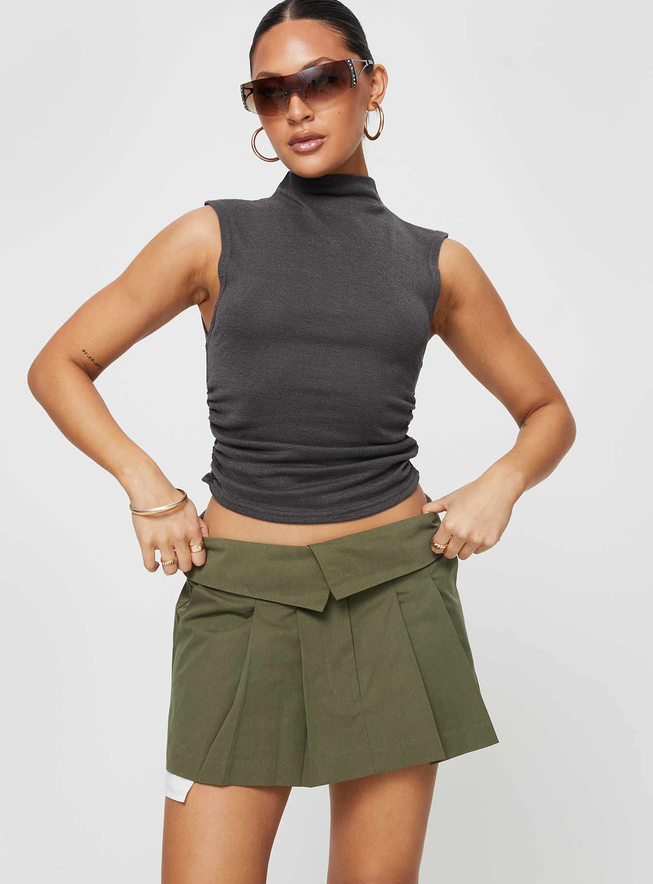 Olive green mini 2025 skirt outfit