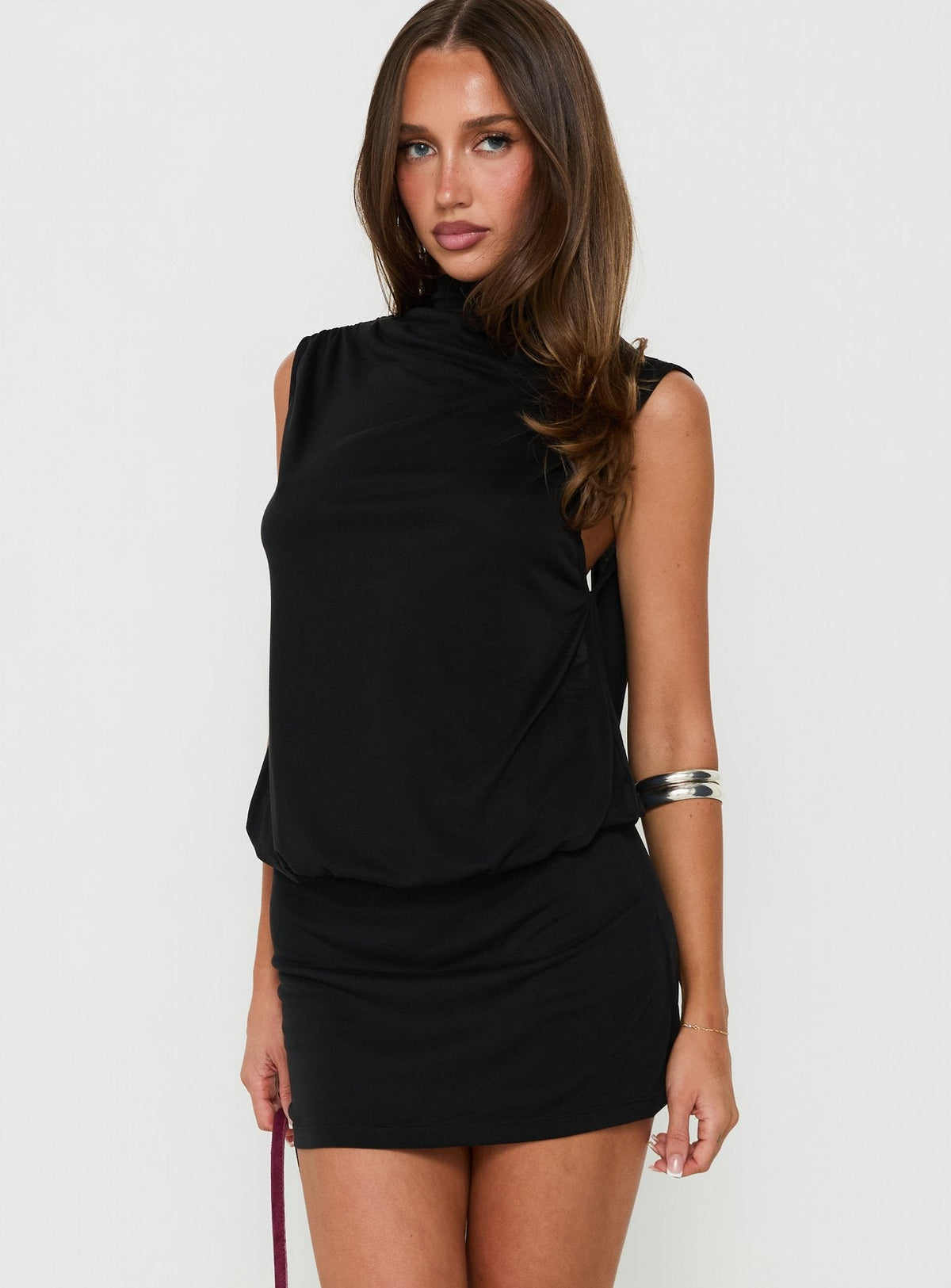 Adisonn rückenfreier Neckholder-Jumpsuits in Schwarz