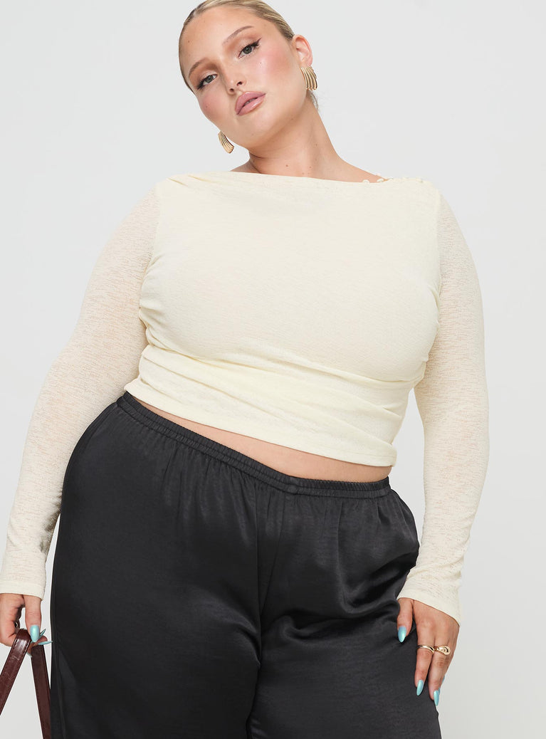 Princess Polly Curve  Long sleeve crop top Wide neckline, button fastening at shoulder, ruched side Good stretch, fully lined Princess Polly Lower Impact