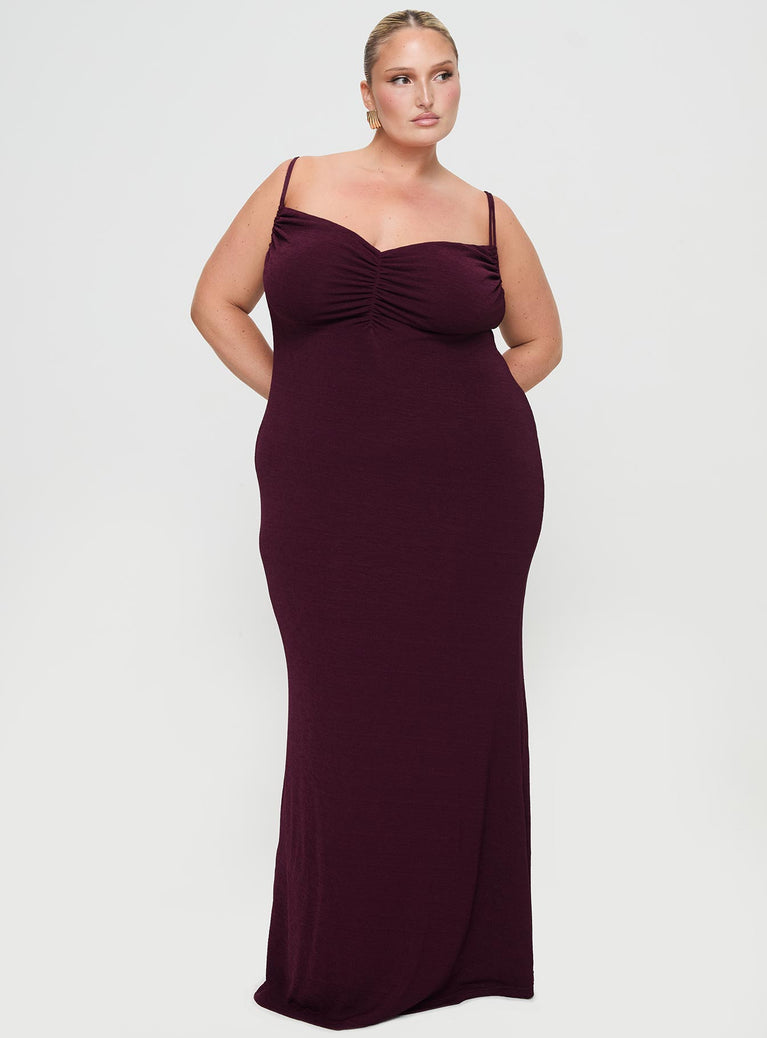 front view of model wearing Princess Polly Modernise Maxi Dress Scarlett Curve Sweetheart Neckline 