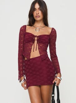 Matching set Lace material, sweetheart neckline, flared sleeves, elasticated waistband Good stretch, fully lined skirt, lined bust