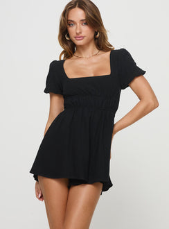 Linen romper Puffed sleeves, straight neckline, elasticated waist, open back with tie fastening Non-stretch material, fully lined 