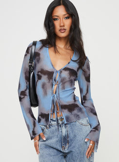 Front view of model wearing  front Princess Polly Full Sleeves Scoop Neck  Mallawa Long Sleeve Top Blue