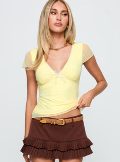 front view of model wearing Princess Polly The Icon Top Lemon Short Sleeves Plunger 