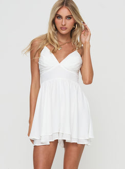 Romper V-neckline, adjustable shoulder straps, pleated bust, low back with elasticated waistband Non-stretch material, partially lined