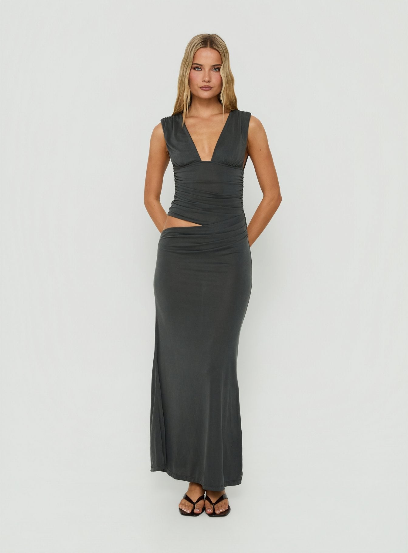Evelen Maxikleid mit breiten Trägern Grau