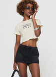 Denim skort Low rise, belt looped waist, lace up fastening, five pockets Non-stretch material, unlined 