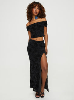 Set  Two-piece set, floral print Off-the-shoulder top, folded neckline, elasticated neckline Mid-rise maxi skirt, high split at side  Elasticated waist 