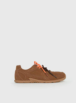 Extra Mile Sneakers Brown