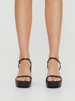 Faux leather heel Single strap upper, rounded toe, buckle fastening at ankle, block heel