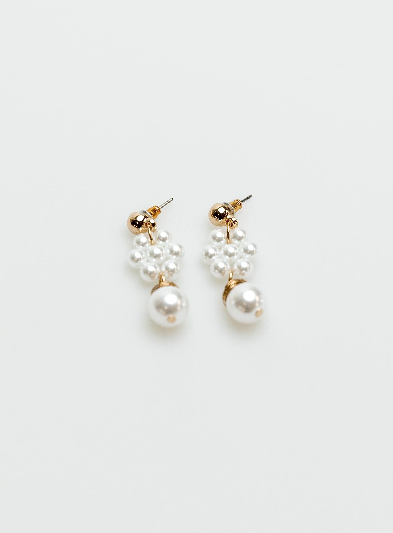 Earrings Gold toned Pearl detail Drop charm Stud fastening