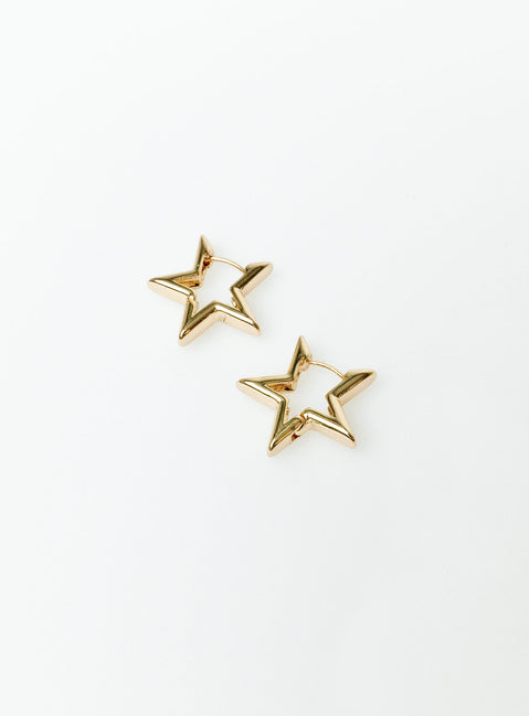 Earrings Gold toned Clasp fastening