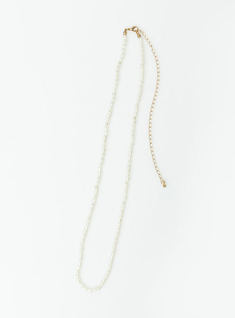 Chain belt Pearl detail Gold toned Lobster clasp fastening